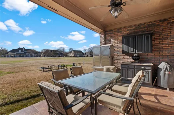 $565,000 | 520 Canterbury Lane, Bossier City, LA 71111