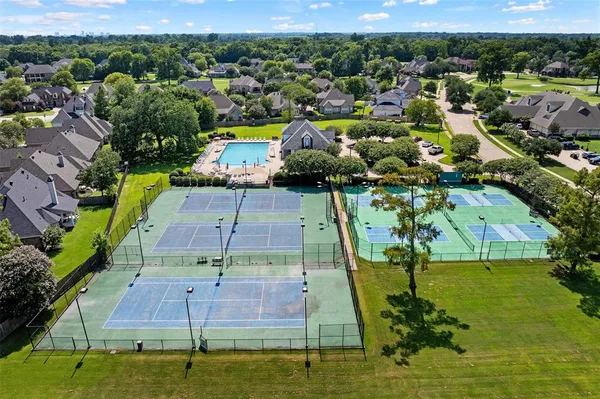 $565,000 | 520 Canterbury Lane, Bossier City, LA 71111