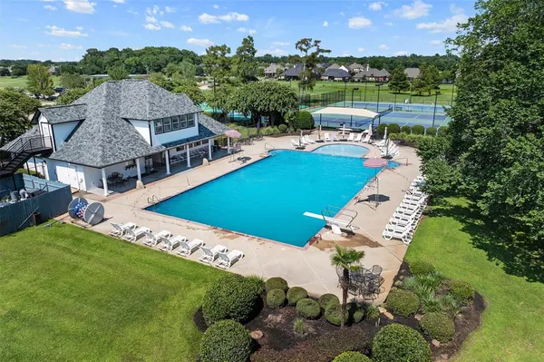 $565,000 | 520 Canterbury Lane, Bossier City, LA 71111