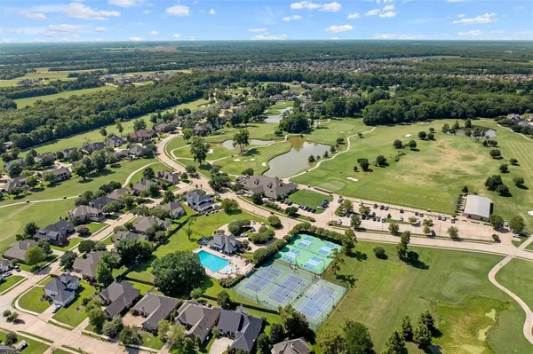 $565,000 | 520 Canterbury Lane, Bossier City, LA 71111