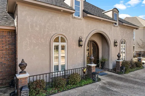 $565,000 | 520 Canterbury Lane, Bossier City, LA 71111