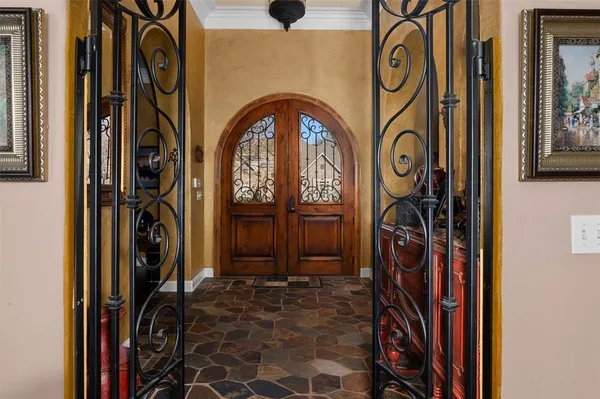 $565,000 | 520 Canterbury Lane, Bossier City, LA 71111