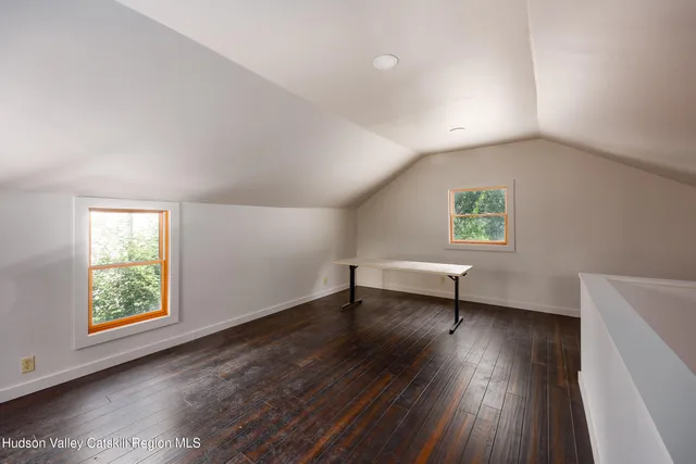 a view of yard with green space