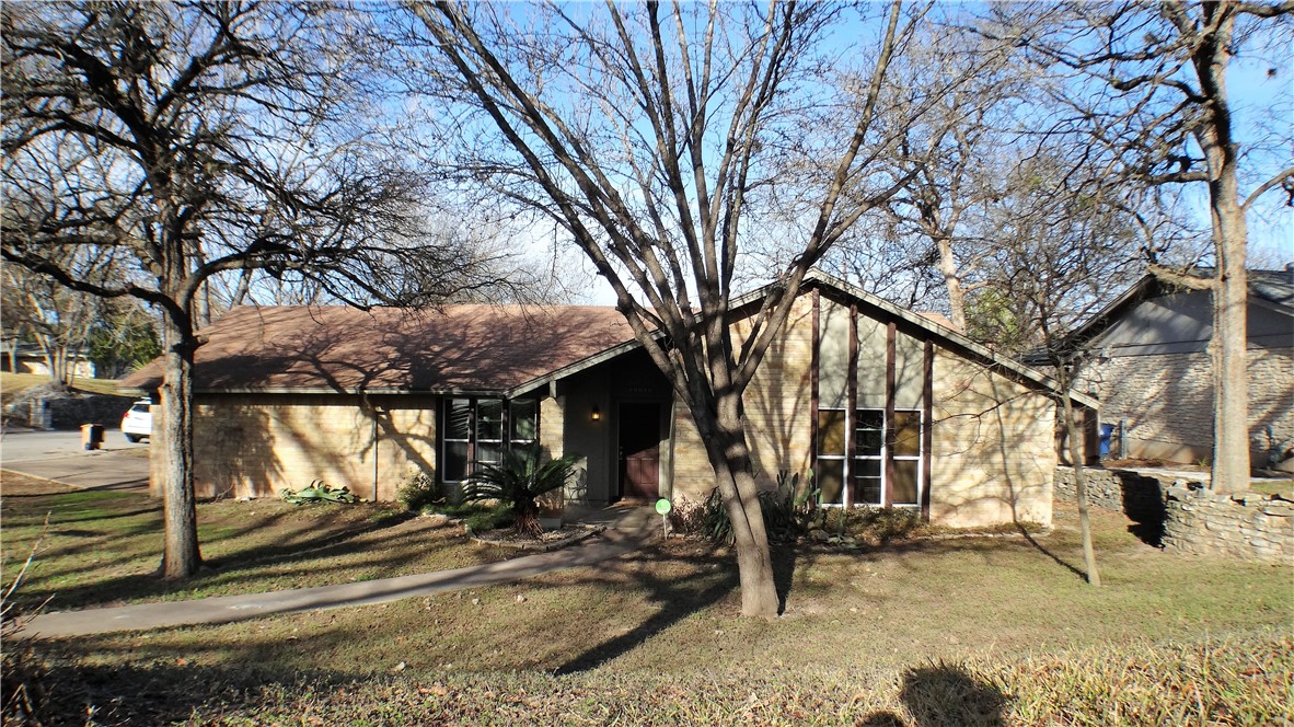 a view of a house with a large tree