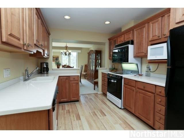 5501 Dewey Hill Road, Unit 323 Edina, MN 55439 - Photo 6 of 18