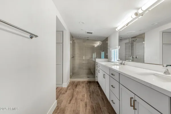 $5,000 | 4525 North 40th Street, Unit 8, Phoenix, AZ 85018
