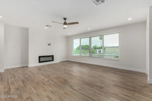 $5,000 | 4525 North 40th Street, Unit 8, Phoenix, AZ 85018