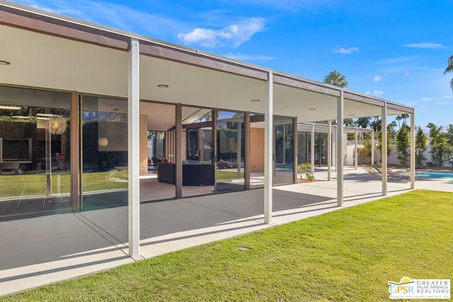 a view of an outdoor space