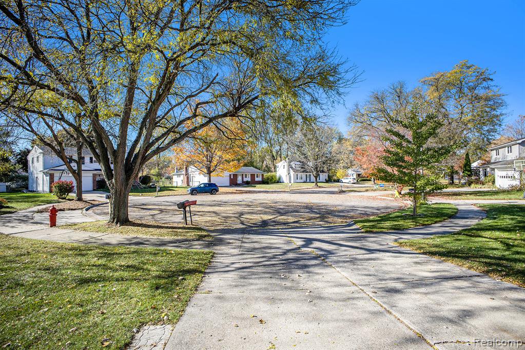 1968 Rutgers Circle East Lansing, MI 48823 - Photo 26 of 28 Gallery Image 26