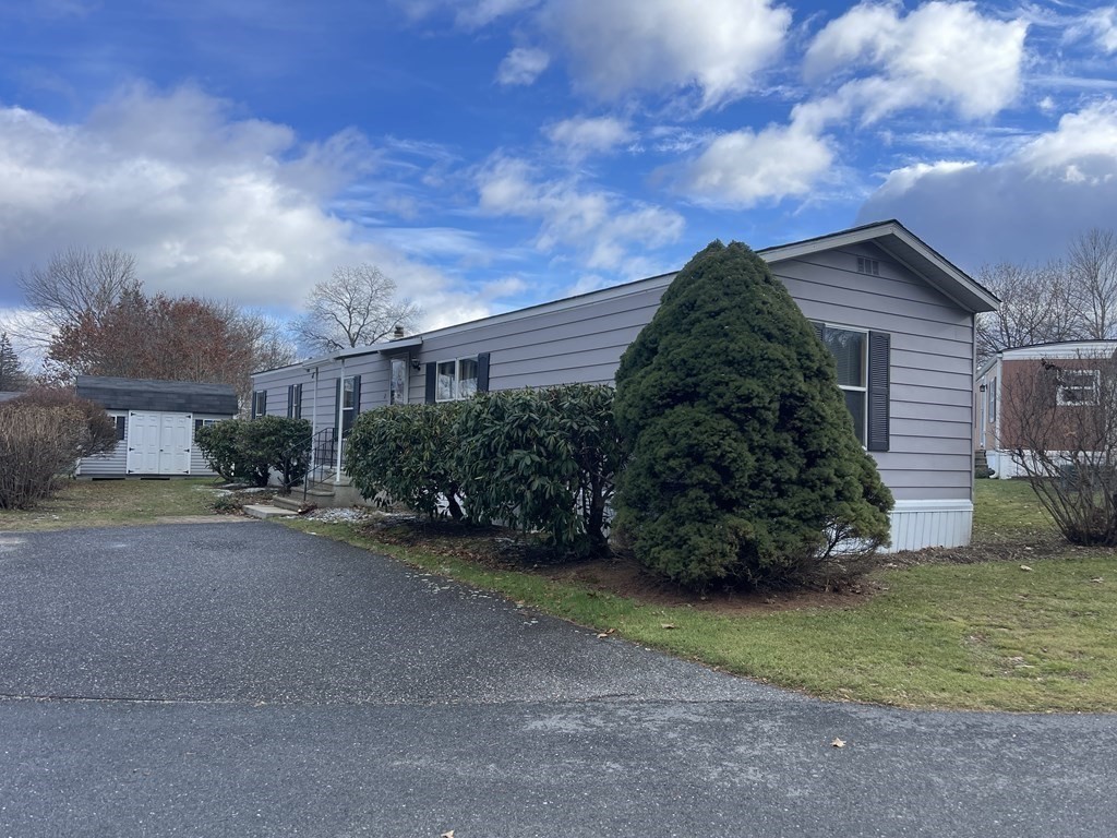 239 Ayer Road, Unit 49 Littleton, MA 01460 - Photo 2 of 21 a backyard of a house with lots of green space