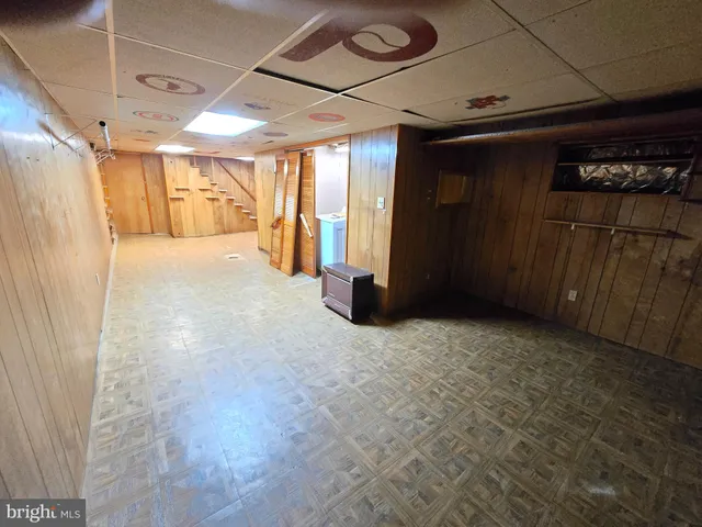 a view of a house with a yard and tree