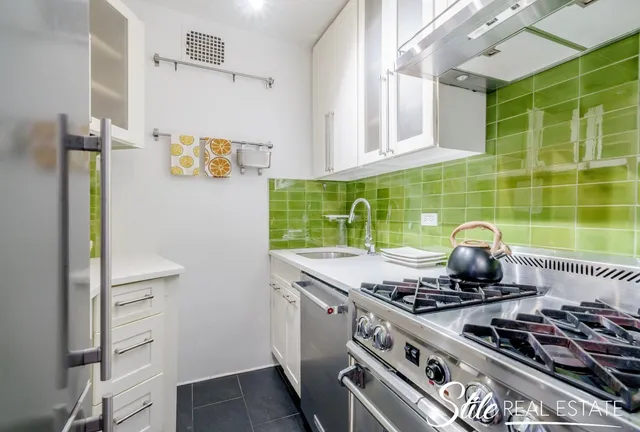 $715,000 | 34 Plaza Street East, Unit 1201 | Prospect Heights