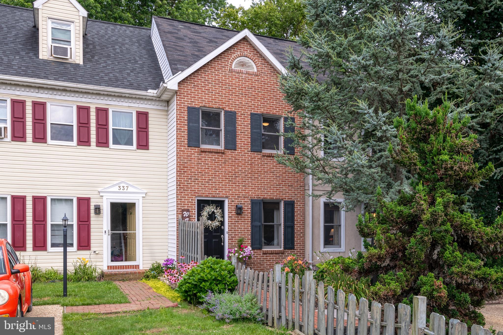 335 Cardinal Road Lititz, PA 17543 - Photo 1 of 33