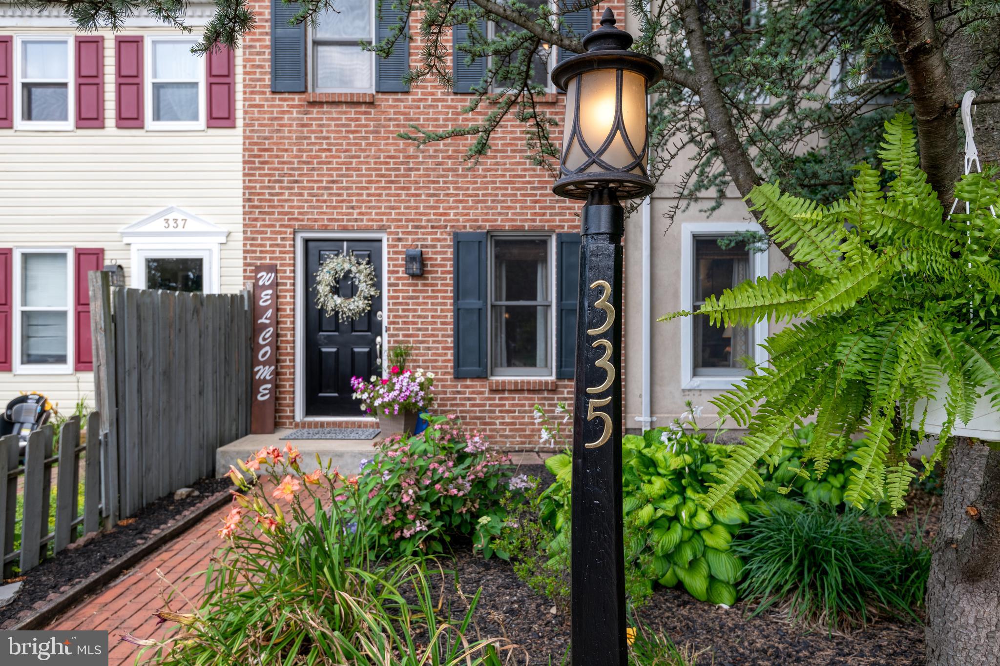 335 Cardinal Road Lititz, PA 17543 - Photo 3 of 33