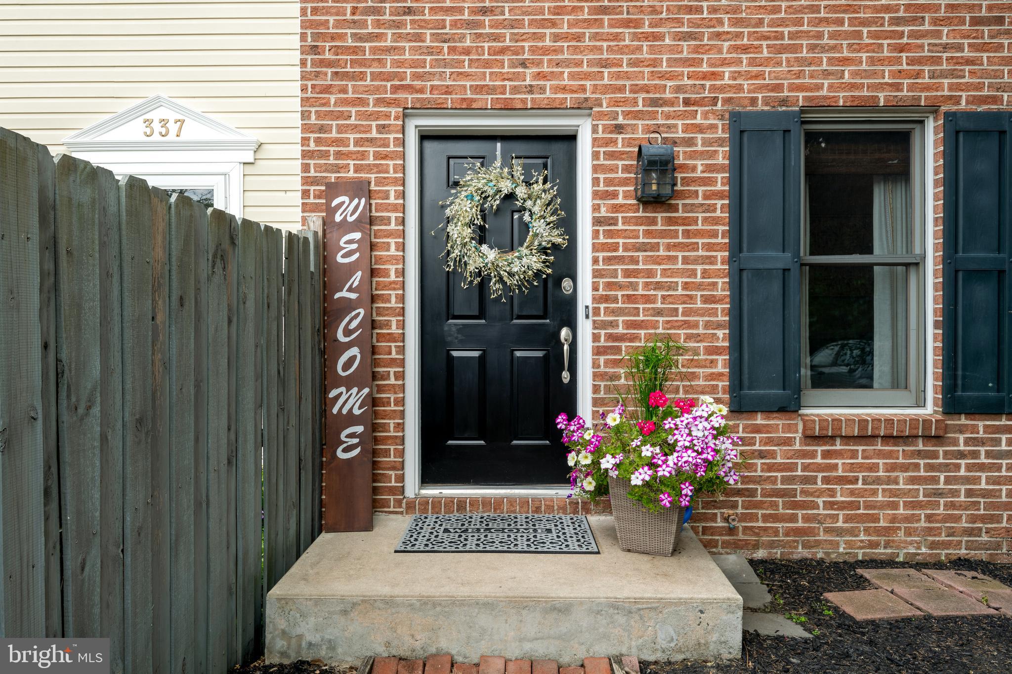 335 Cardinal Road Lititz, PA 17543 - Photo 4 of 33
