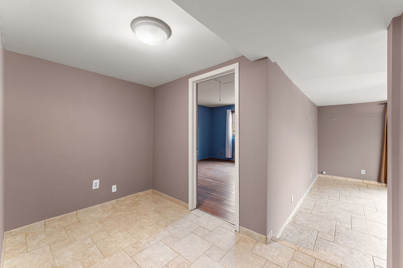 3520 Jackson Street Lansing, IL 60438 - Photo 14 of 22 an empty room with a natural light