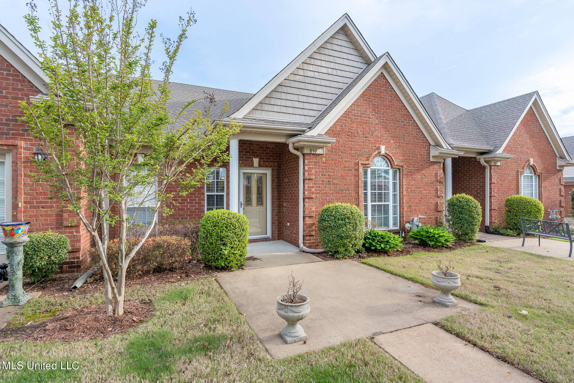 859 Cardinal Lane Hernando, MS 38632 - Photo 1 of 29 01-859-Cardinal-Lane-238415-snapsold-scr