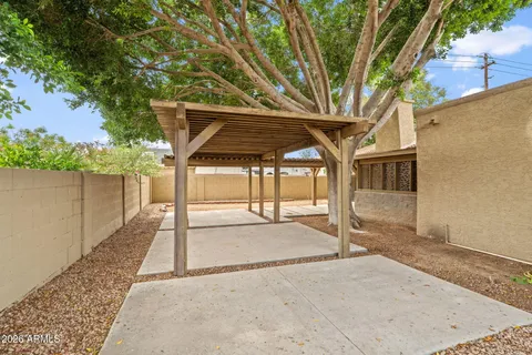 a view of a garage