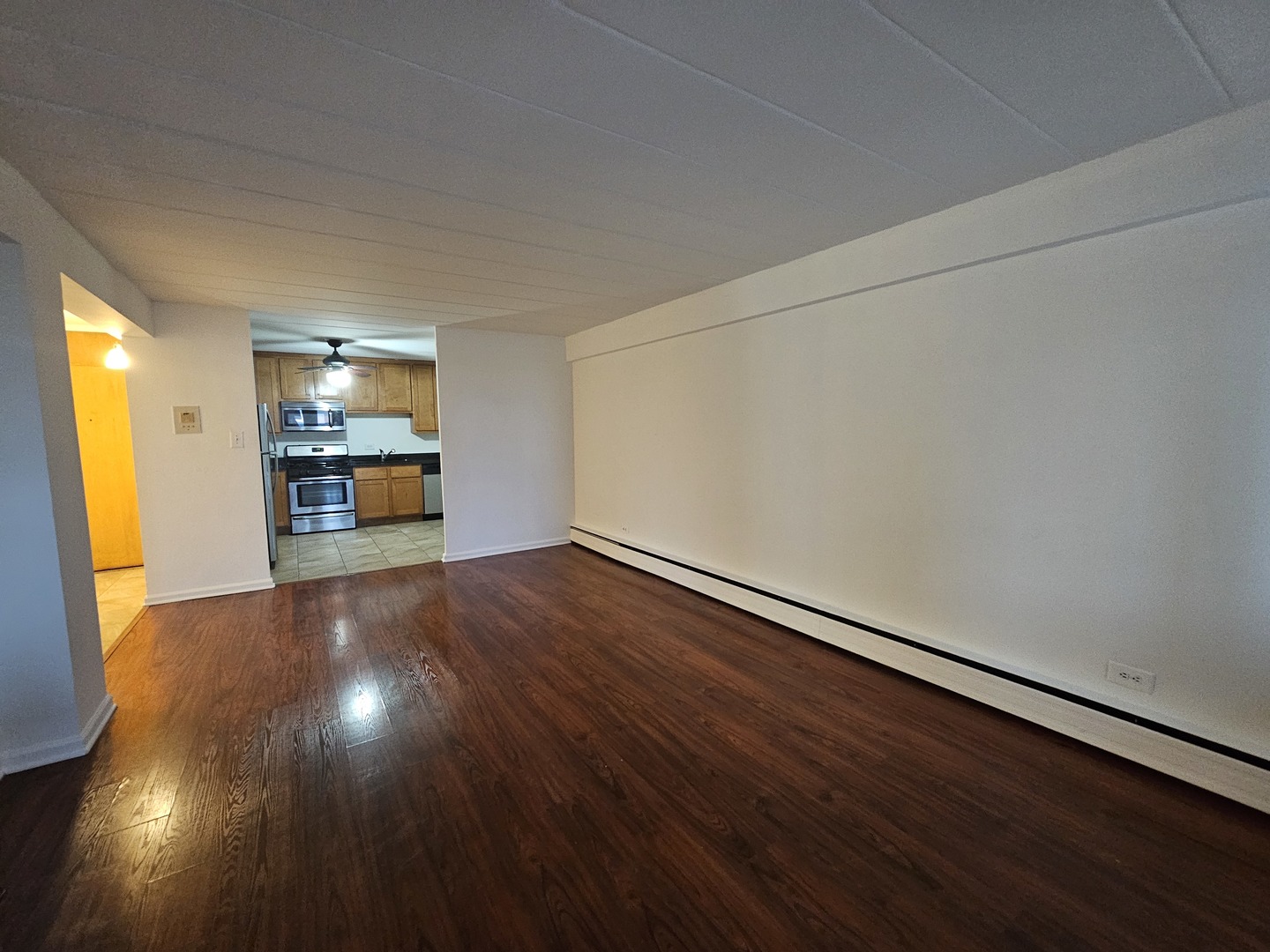 5906 North Sheridan Road, Unit 4A Chicago, IL 60660 - Photo 6 of 15 a view of empty room with wooden floor