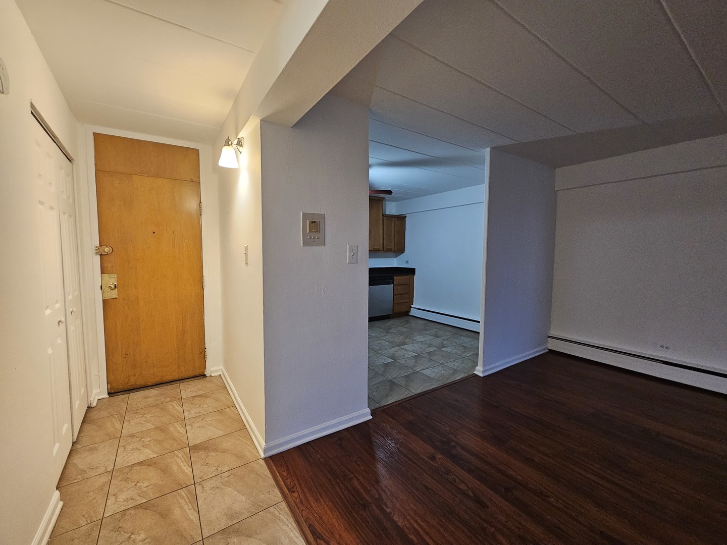 5906 North Sheridan Road, Unit 4A Chicago, IL 60660 - Photo 10 of 15 a view of empty room with wooden floor