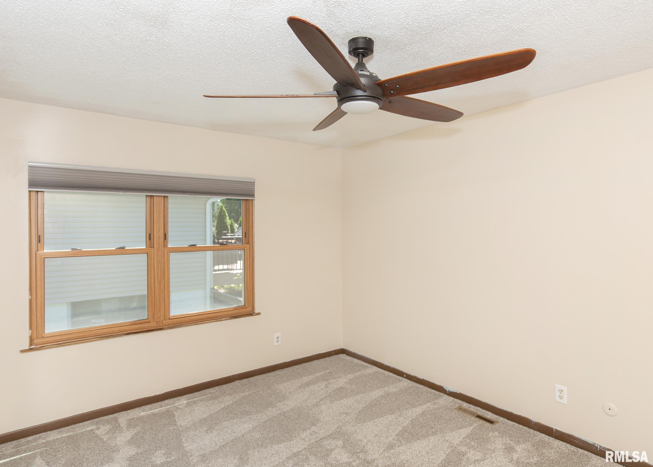 5716 Oakbrook Road Davenport, IA 52806 - Photo 19 of 37 Gallery Image 19