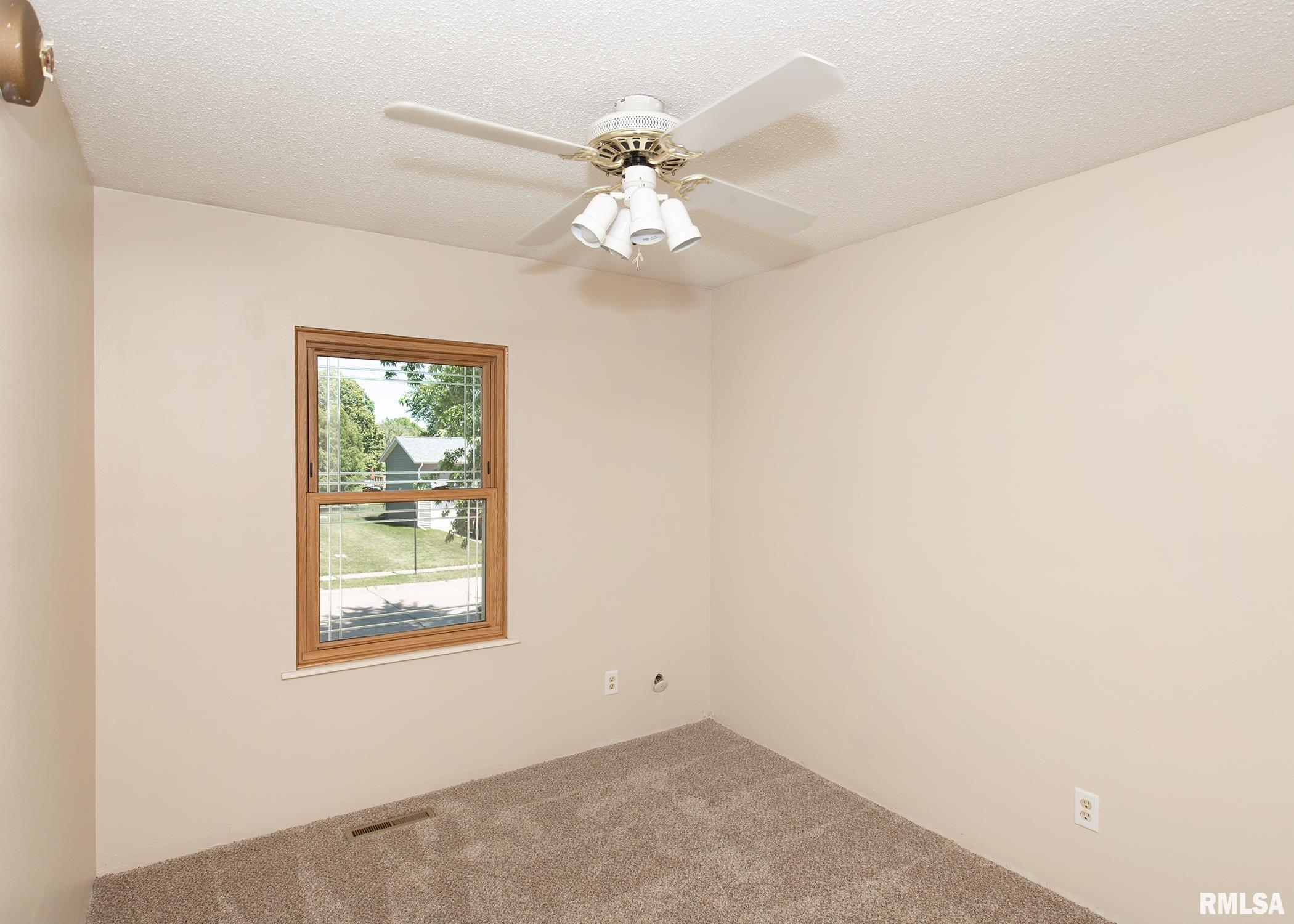 5716 Oakbrook Road Davenport, IA 52806 - Photo 21 of 37 Gallery Image 21