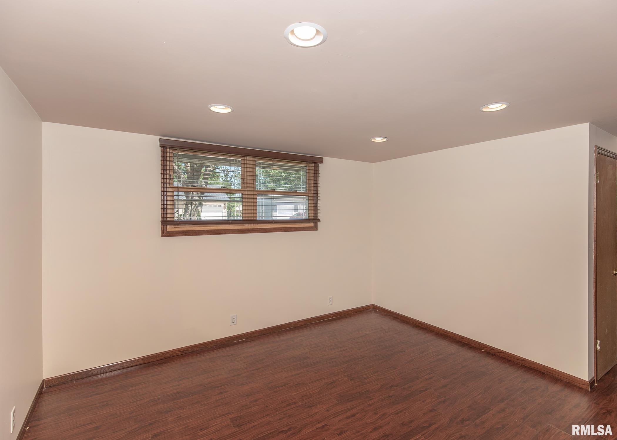 5716 Oakbrook Road Davenport, IA 52806 - Photo 32 of 37 Gallery Image 32