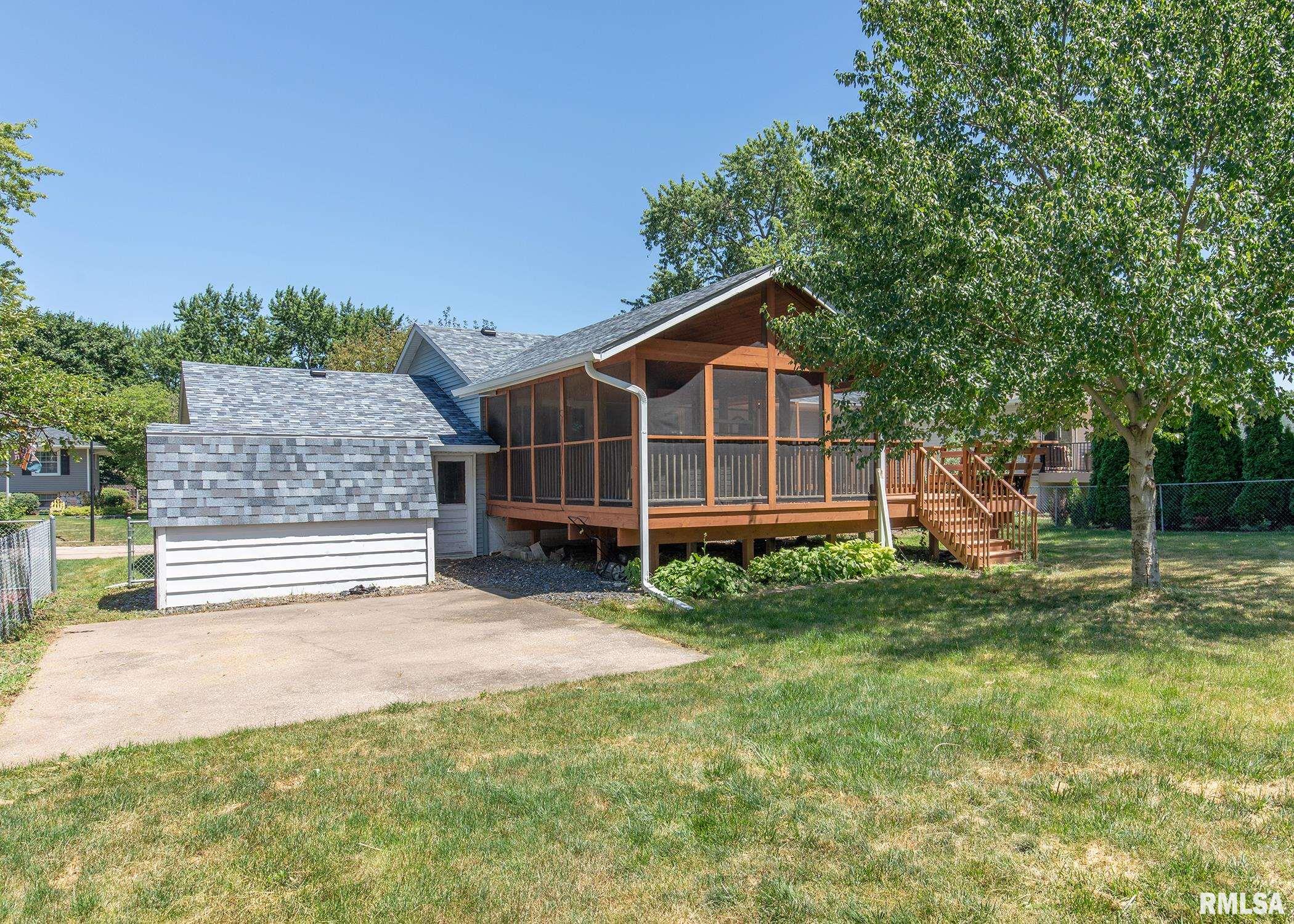 5716 Oakbrook Road Davenport, IA 52806 - Photo 4 of 37 Gallery Image 4