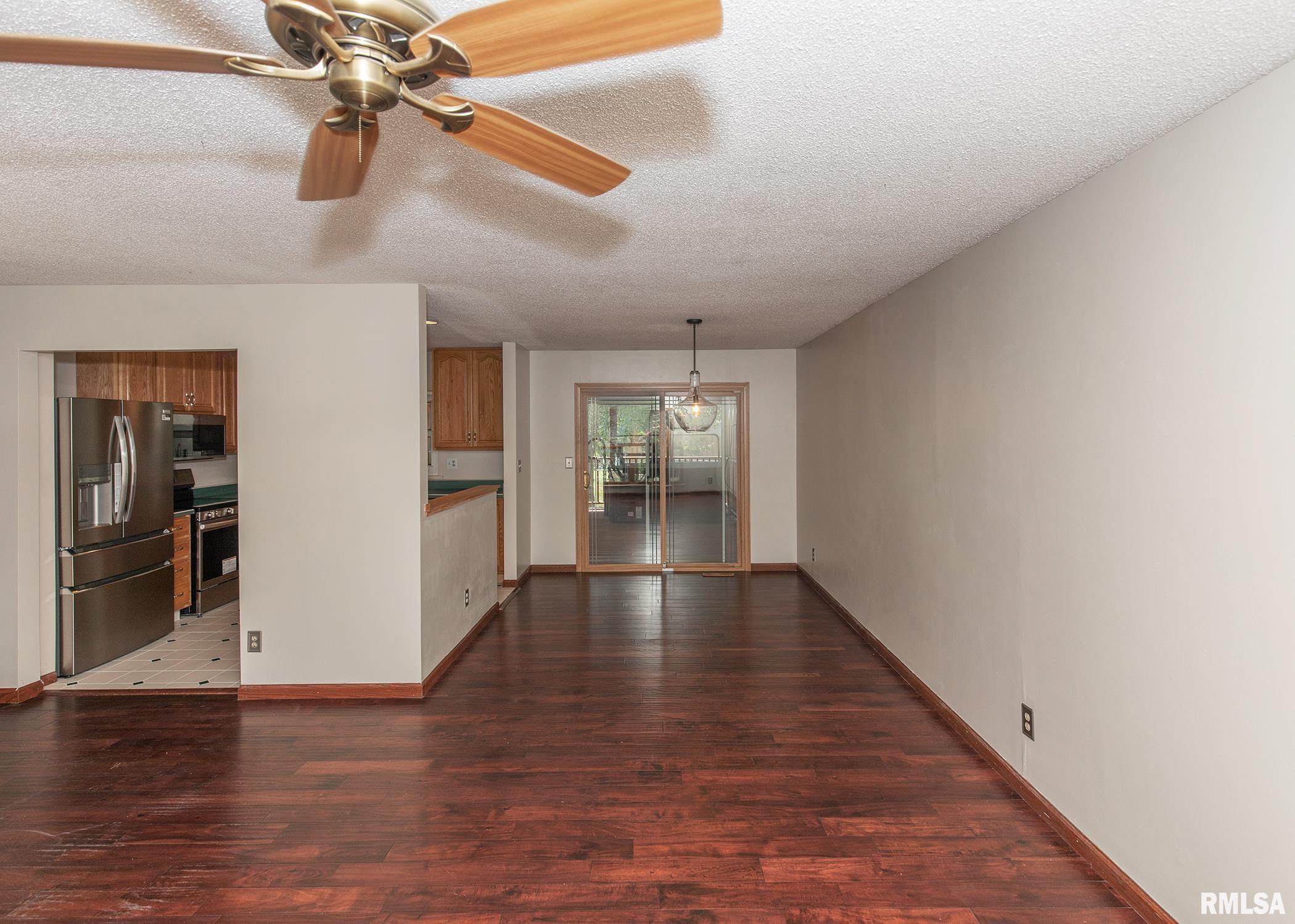 5716 Oakbrook Road Davenport, IA 52806 - Photo 8 of 37 Gallery Image 8