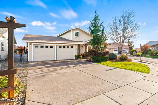 $459,000 | 705 Kachess Lane, Zillah, WA 98953