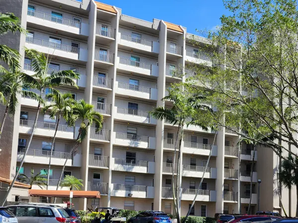 $220,000 | 3940 Inverrary Boulevard, Unit 302, Lauderhill, FL 33319