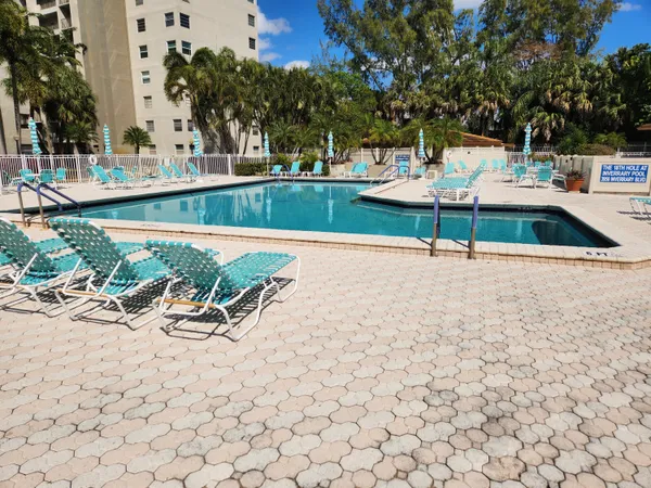 $220,000 | 3940 Inverrary Boulevard, Unit 302, Lauderhill, FL 33319