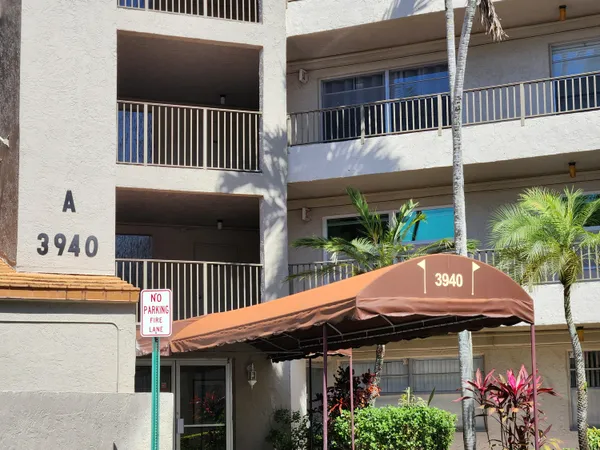 $220,000 | 3940 Inverrary Boulevard, Unit 302, Lauderhill, FL 33319