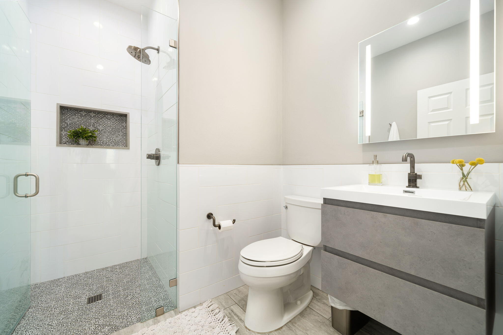 93 Augusta Drive Rancho Mirage, CA 92270 - Photo 31 of 39 a bathroom with a sink a toilet and shower
