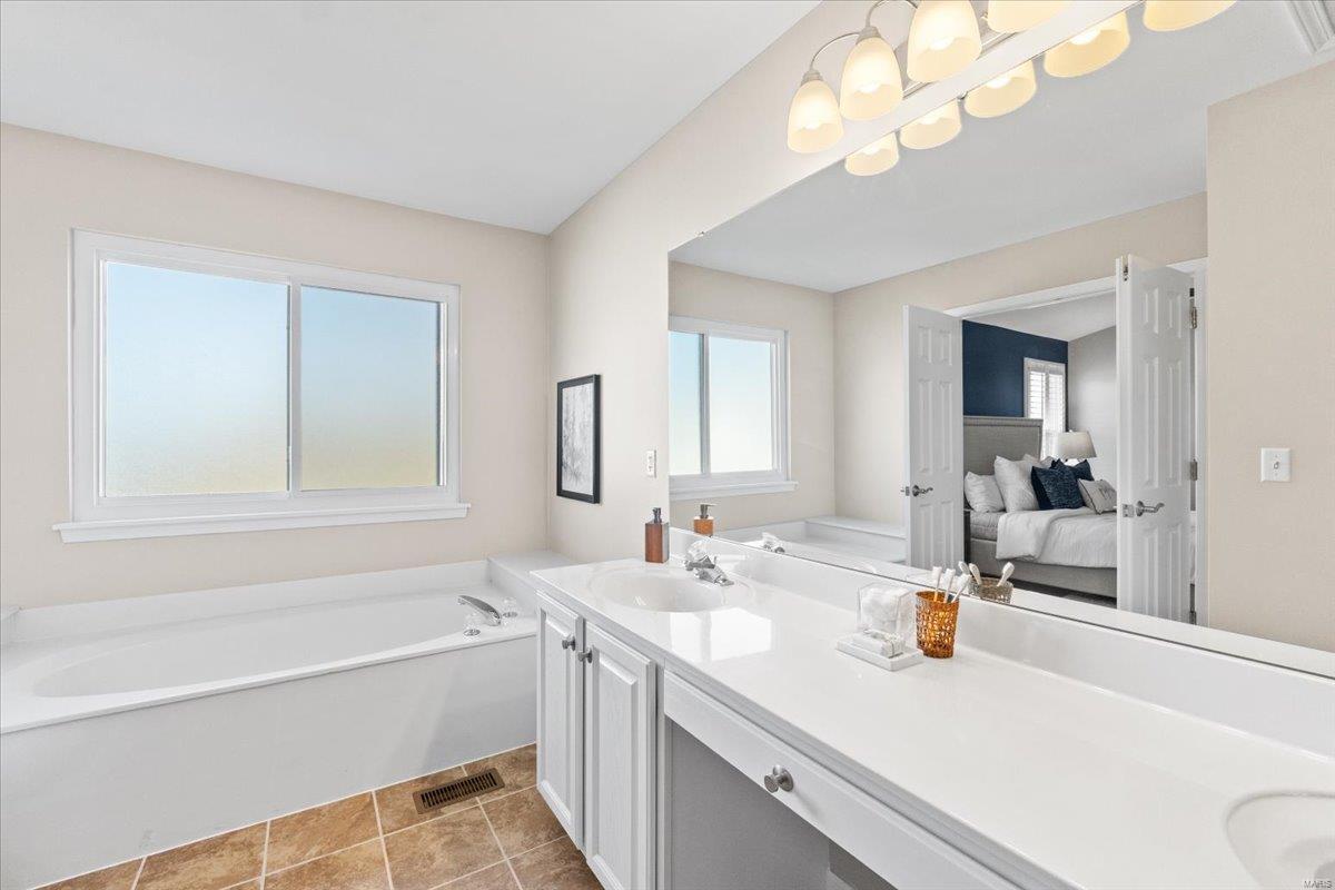 775 Castle Pines Drive Ballwin, MO 63021 - Photo 17 of 37