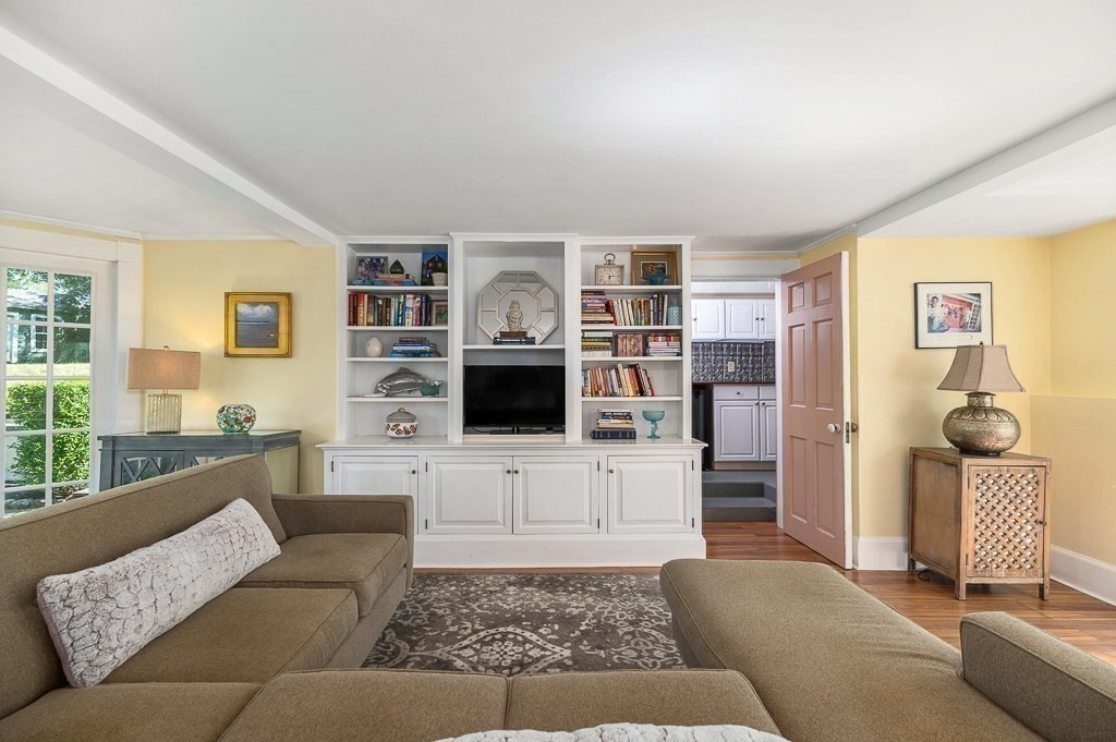 18 Union Street Manchester, MA 01944 - Photo 11 of 38