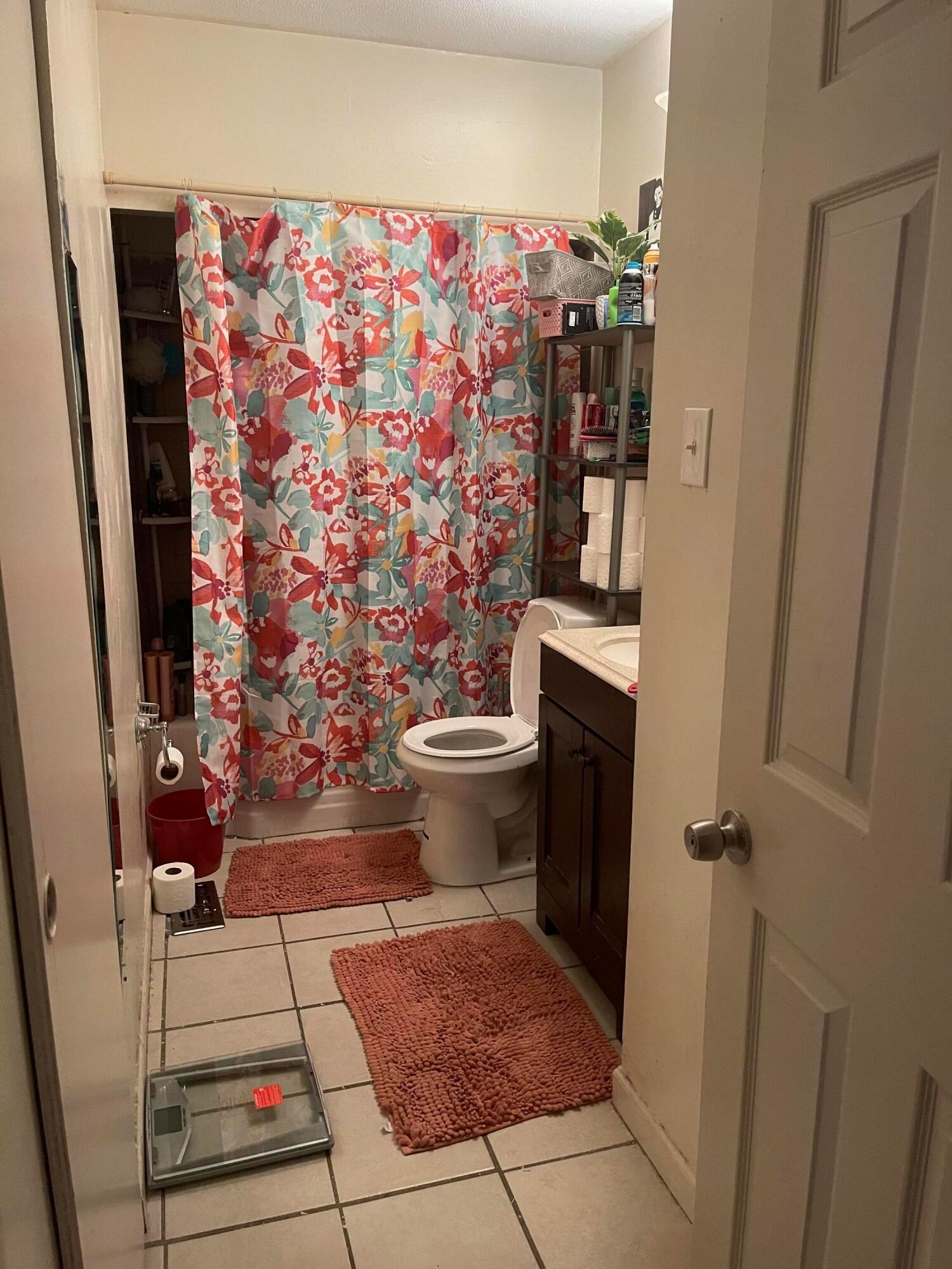 215 Danhurst Road Columbus, OH 43228 - Photo 10 of 40 C544D42B-E708-4BB3-A9C7-3551B26A3A99