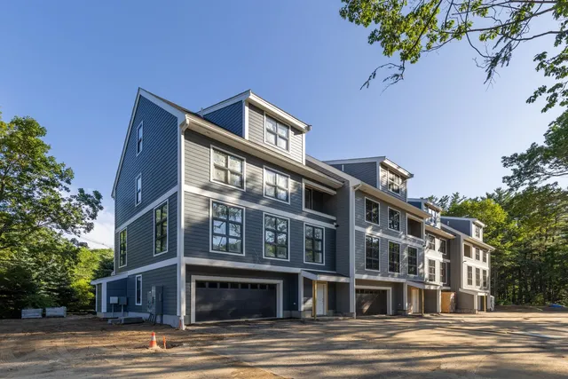 $1,595,000 | 1155 Sagamore Avenue, Unit 3, Portsmouth, NH 03801