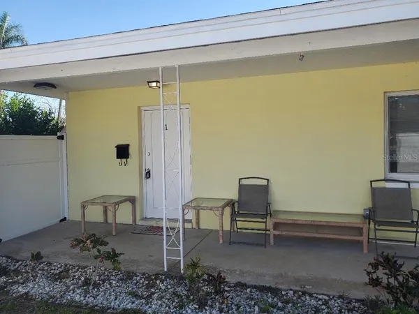 $1,700 | 1020 70th Street North, St. Petersburg, FL 33710