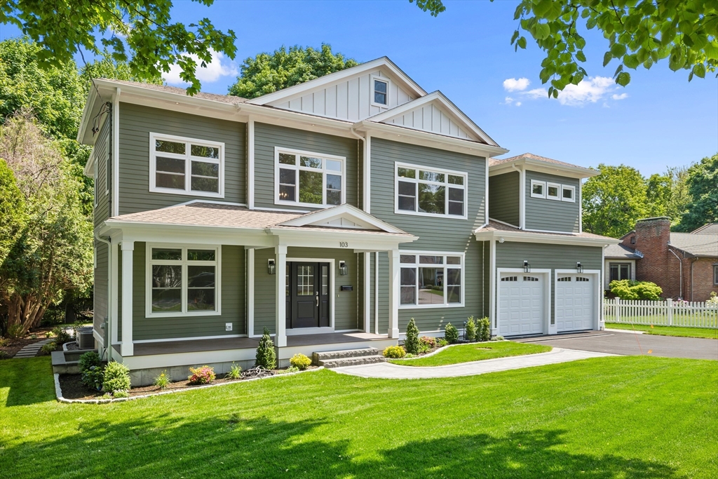 a view of a house with a yard