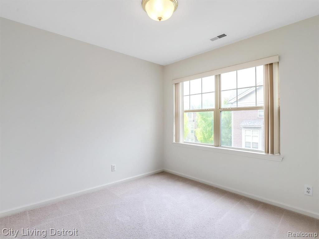 2545 John R Street Detroit, MI 48201 - Photo 12 of 37