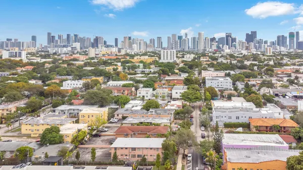 $1,600 | 1554 Southwest 5th Street, Unit 5B, Miami, FL 33135