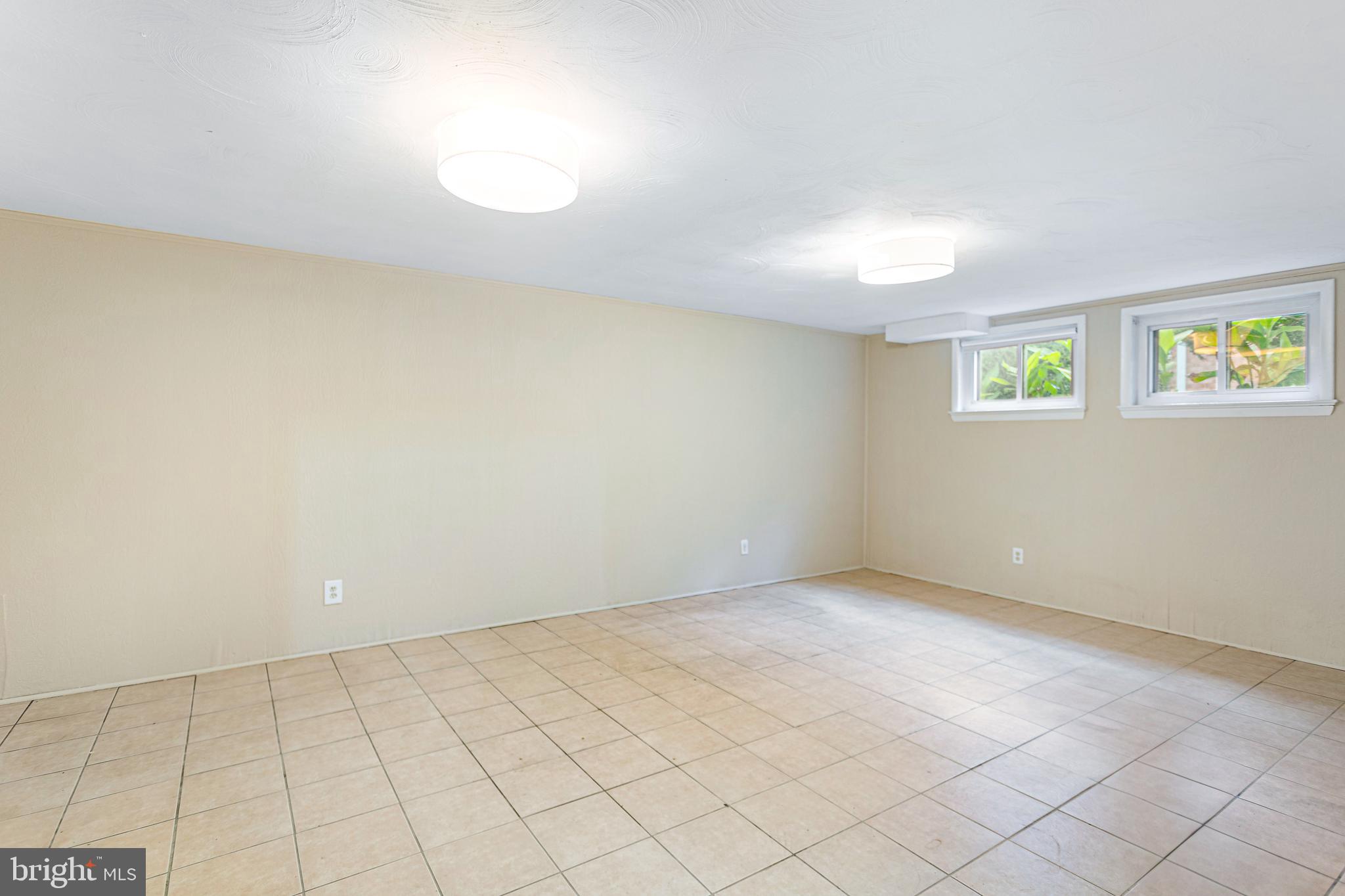 6503 Friars Court Bethesda, MD 20817 - Photo 37 of 48 an empty room with windows