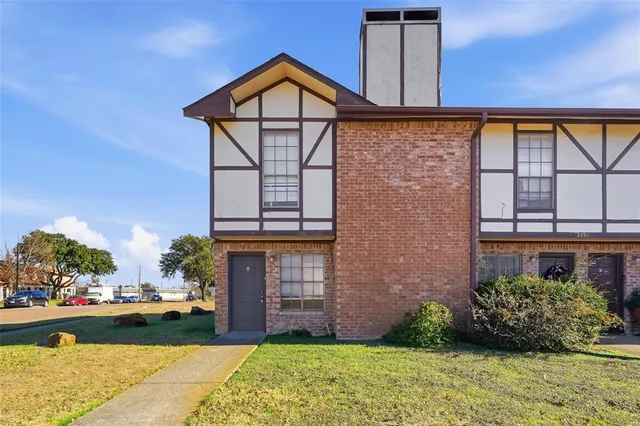 $1,300 | 2701 Wimbledon Court, Unit A, Garland, TX 75041