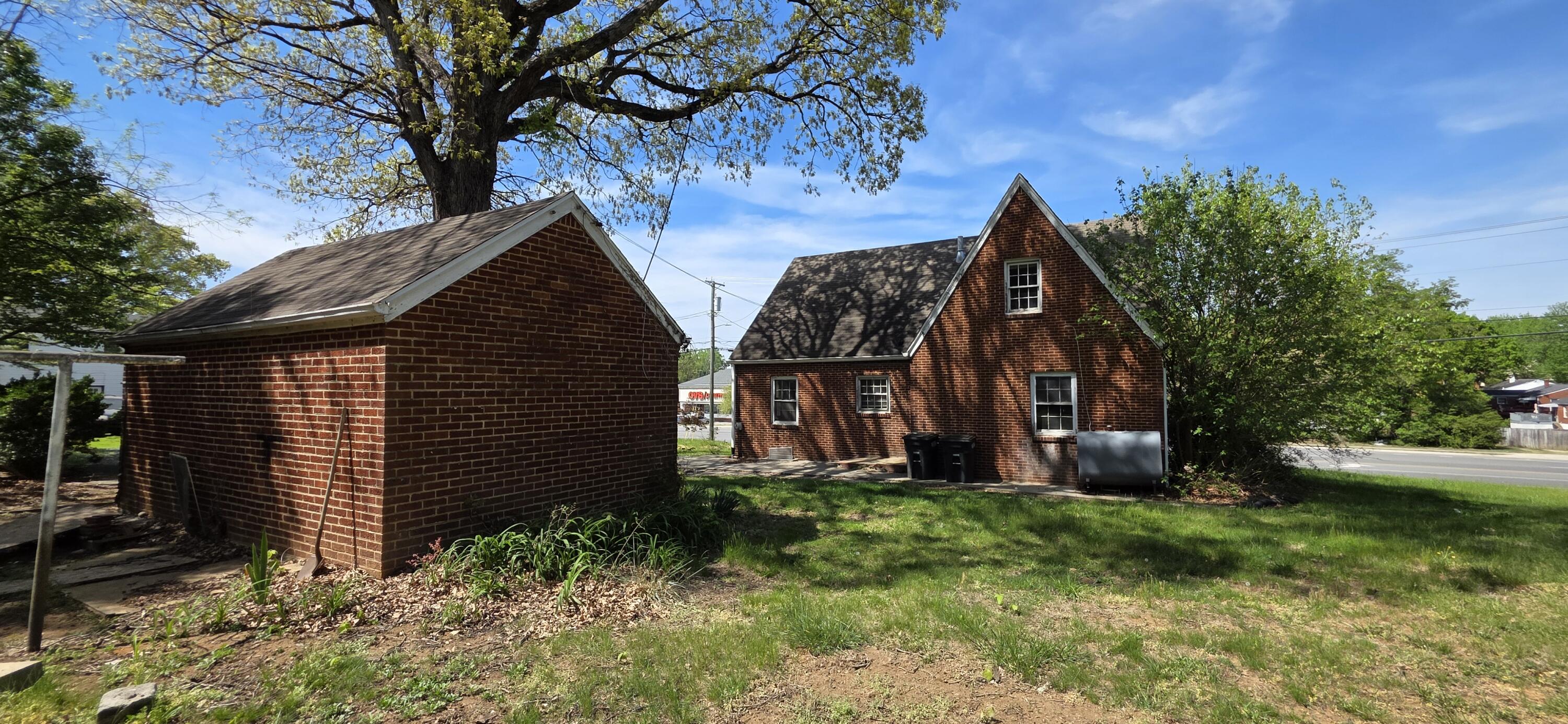 1037 Hardy Road Vinton, VA 24179 - Photo 12 of 16 1000038360