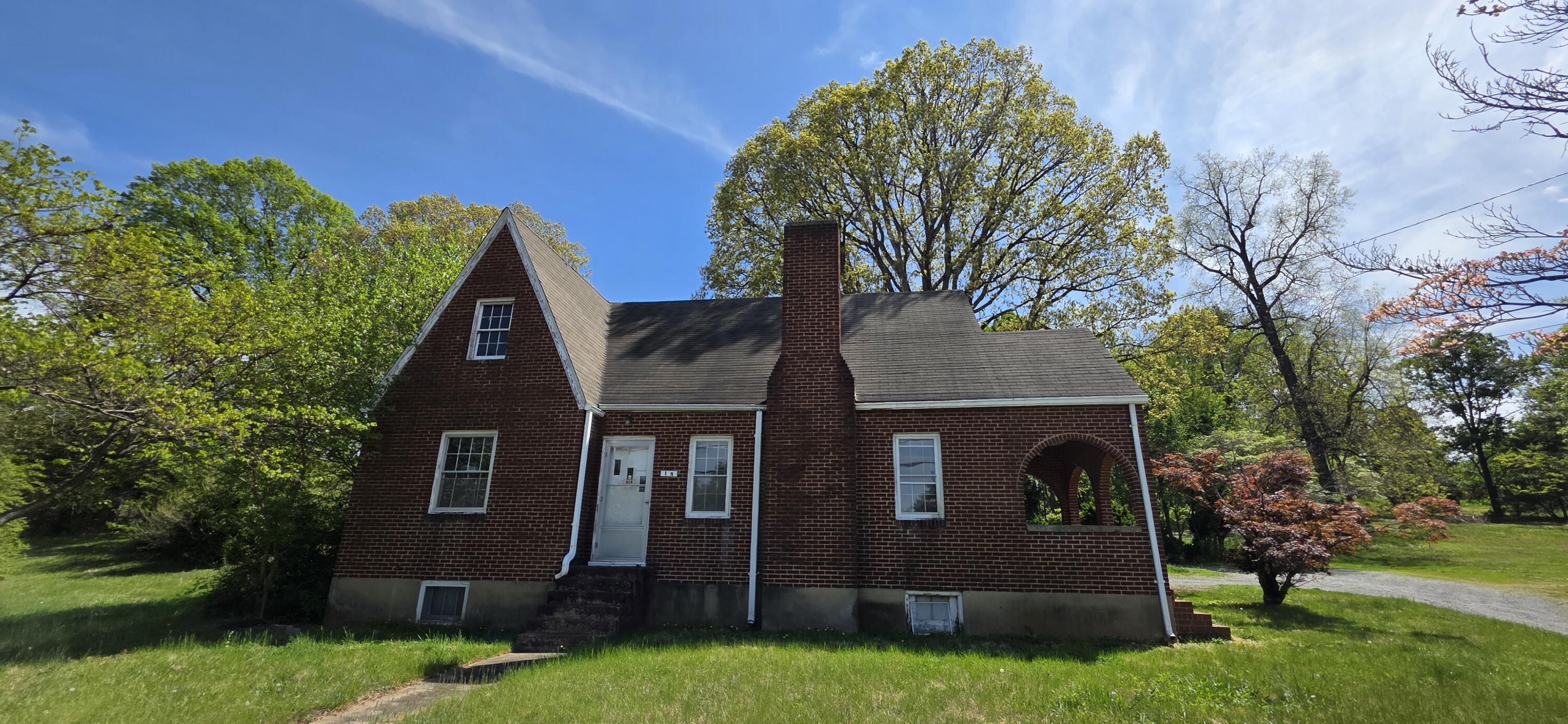 1037 Hardy Road Vinton, VA 24179 - Photo 13 of 16 1000038356