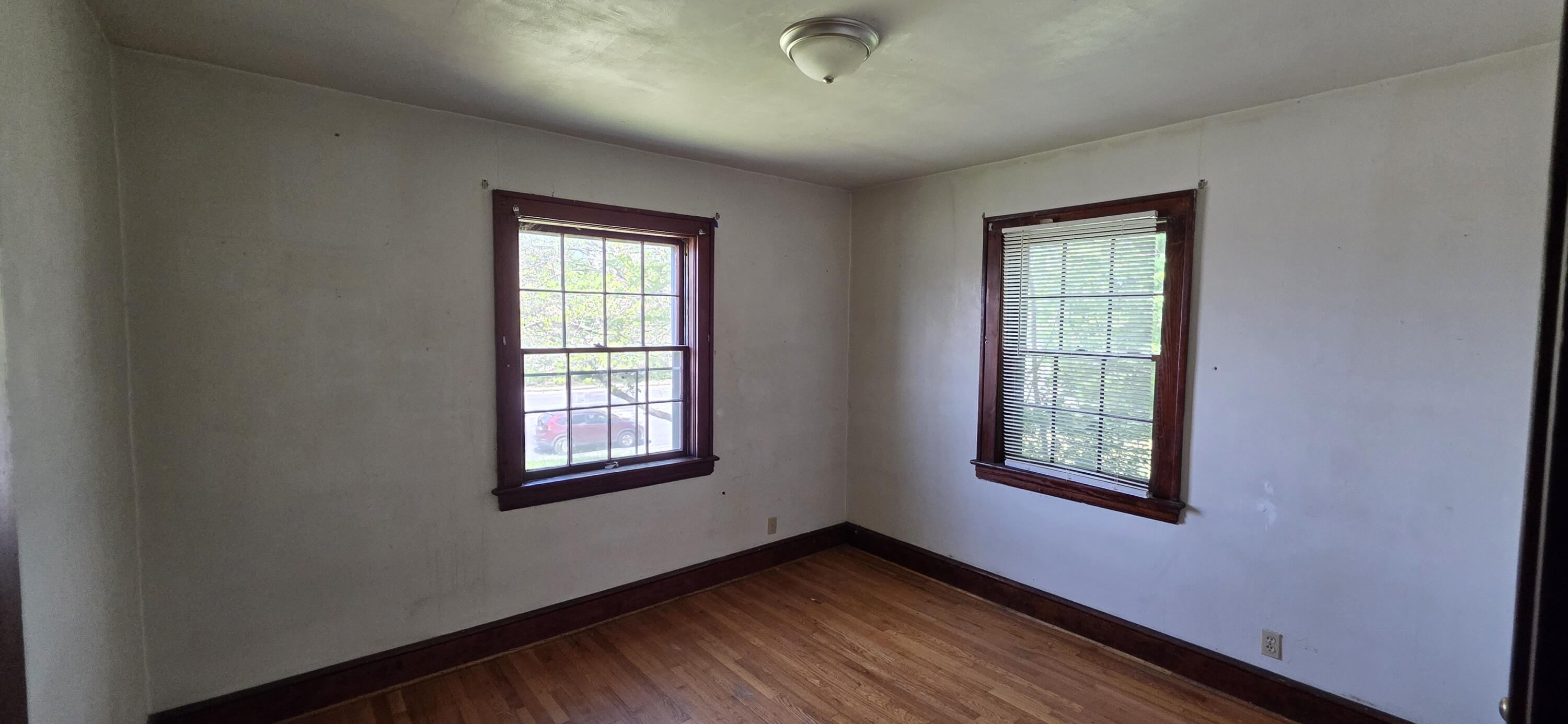 1037 Hardy Road Vinton, VA 24179 - Photo 4 of 16 1000038366