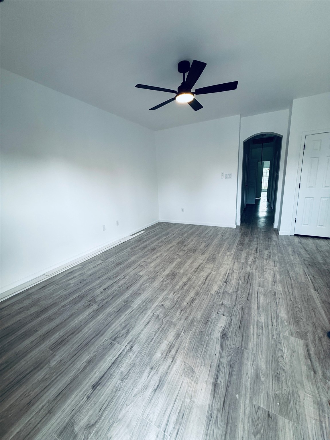 5214 Rue Street, Unit A B Houston, TX 77033 - Photo 2 of 13 a view of empty room with wooden floor