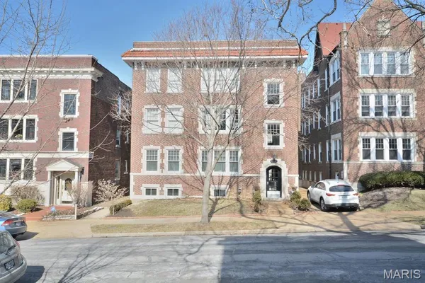 $1,995 | 6321 Southwood Avenue, Unit 4, Clayton, MO 63105