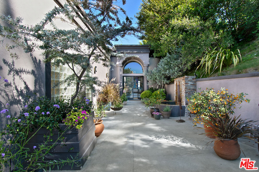 4039 Cody Road Sherman Oaks, CA 91403 - Photo 4 of 52